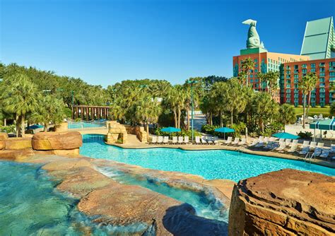 nicest hotels close to disney.